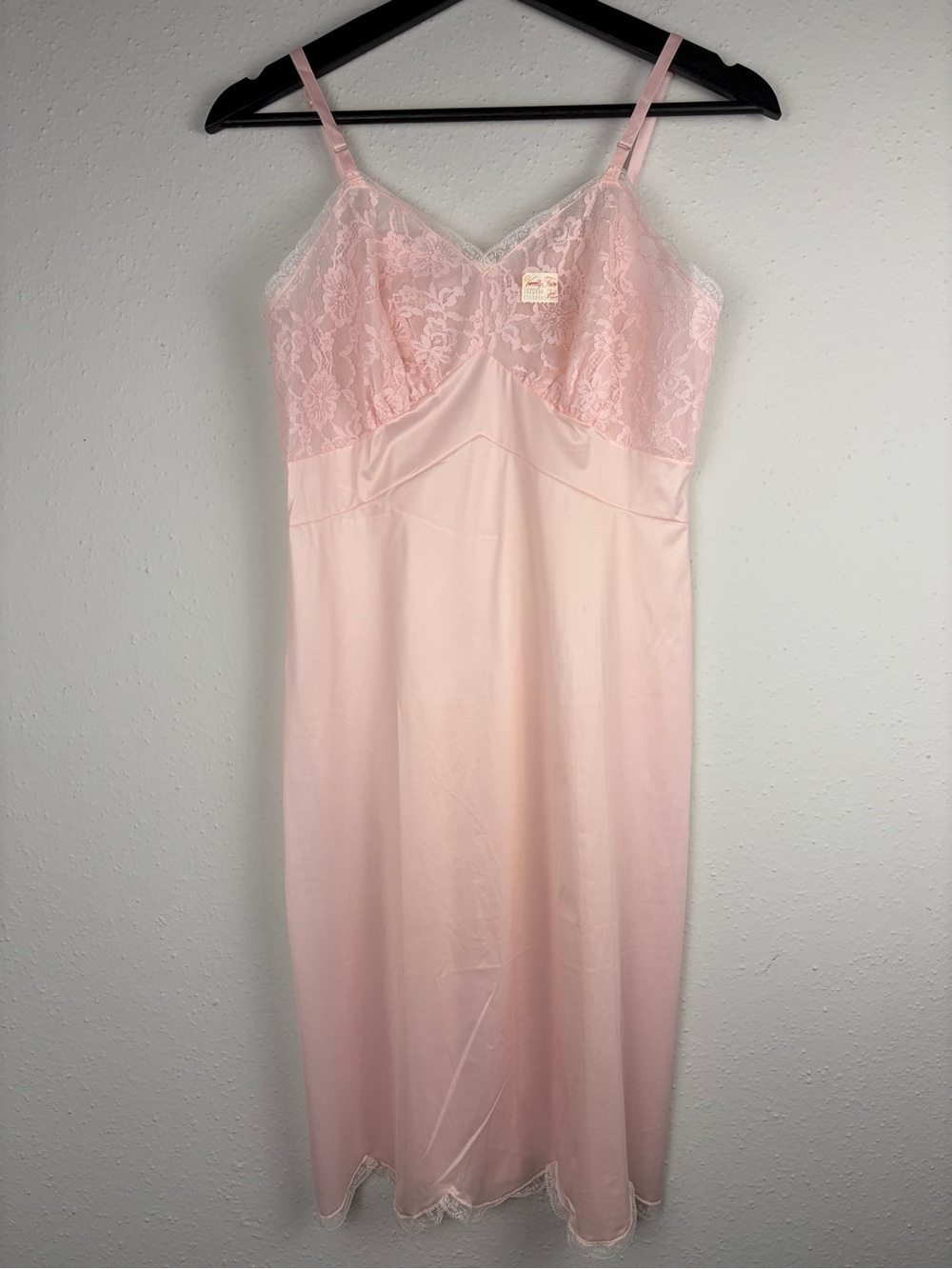 NOS Vintage FULL SLIP Lace Vanity Fair Nylon Pale Pink  USA Made Size 32 With
